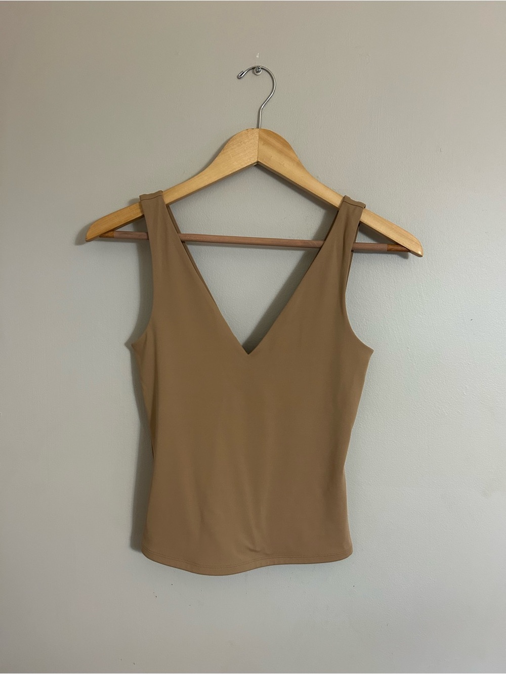 Express Sleeveless V-Neck Tank Top in Camel Brown